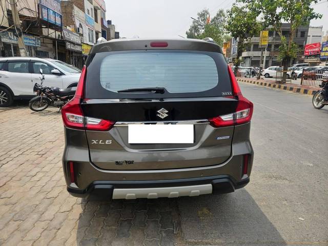https://images10.gaadi.com/usedcar_image/4527055/original/processed_e01ac559f4806bb51c63a9554d16a49b.jpg?imwidth=6401