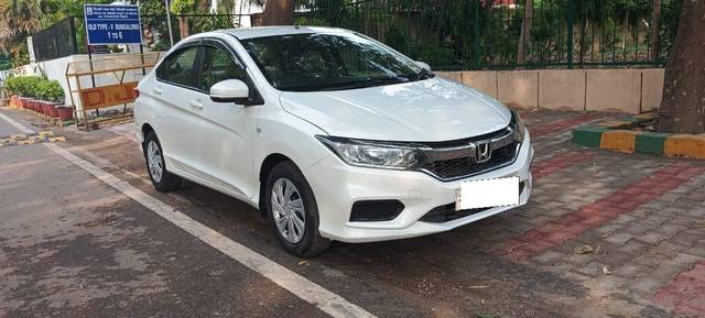 https://images10.gaadi.com/usedcar_image/4527072/original/processed_4ae8cc5d56bababe239296c48699382c.jpeg?imwidth=6400