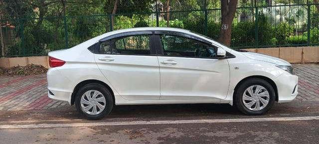 https://images10.gaadi.com/usedcar_image/4527072/original/processed_bd07813903cfa3bbf506ec060dc1dc6e.jpeg?imwidth=6401