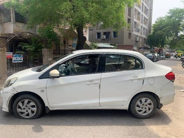 https://images10.gaadi.com/usedcar_image/4527077/original/processed_5e894838-fce1-4165-a8a6-7e16f64de1a5.jpg?imwidth=6402