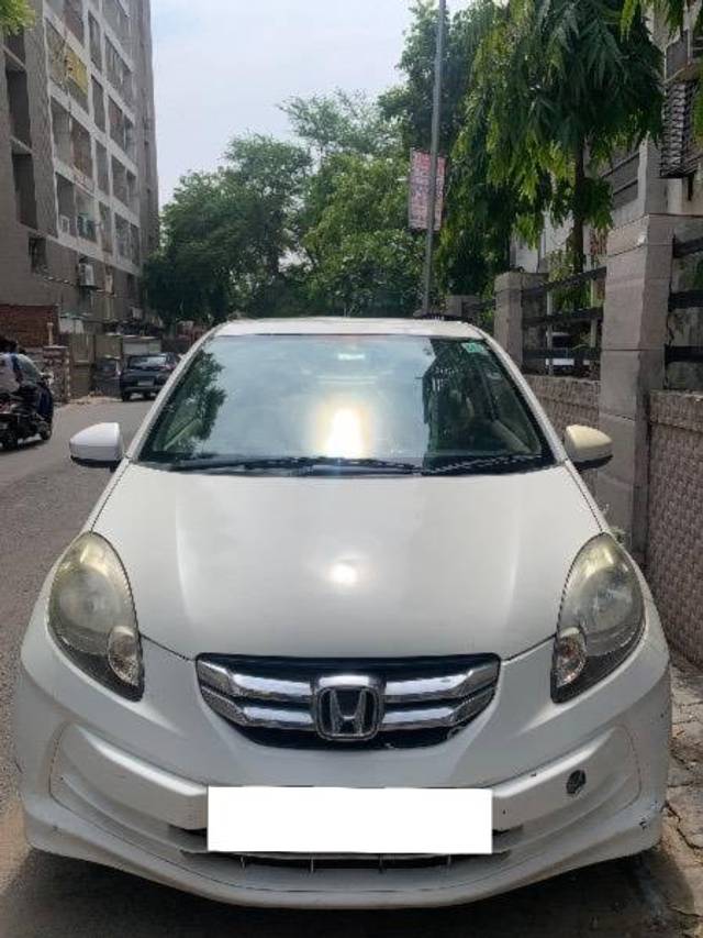 https://images10.gaadi.com/usedcar_image/4527077/original/processed_aee12cd3-400b-475b-97be-12dd44fd2422.jpg?imwidth=6400