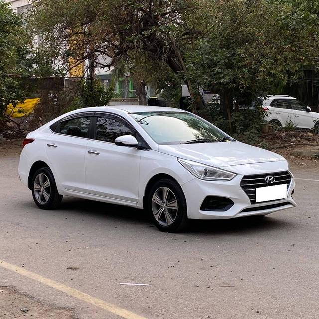 https://images10.gaadi.com/usedcar_image/4527082/original/processed_7fa78dc955854b27d10885a4c244a2ff.jpg?imwidth=6400