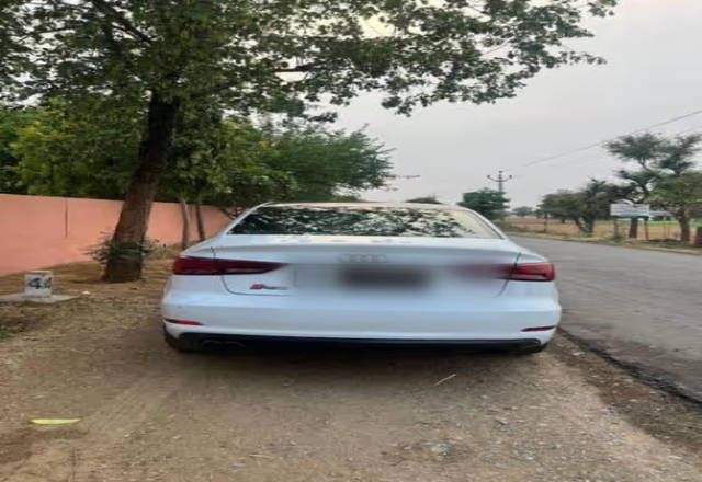https://images10.gaadi.com/usedcar_image/4527092/original/234ad1f5-0b8e-4f82-9373-baf7ee09d983.?imwidth=6402