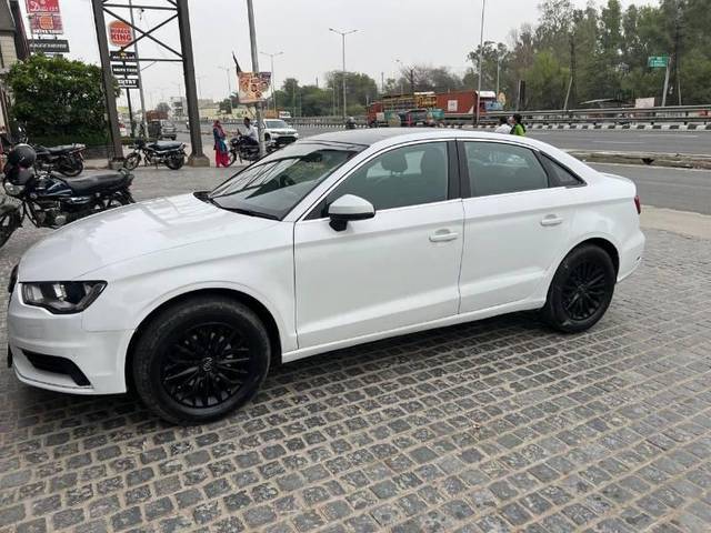 https://images10.gaadi.com/usedcar_image/4527092/original/processed_644cf448-519c-4f04-a620-64142f7006bb.jpg?imwidth=6400