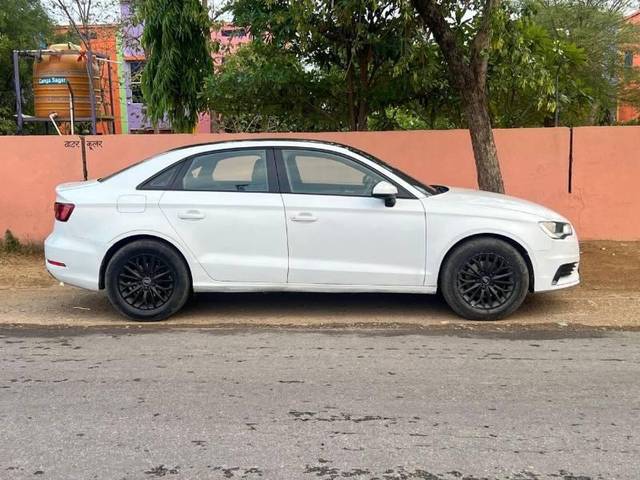 https://images10.gaadi.com/usedcar_image/4527092/original/processed_a9dd2344-dabd-4fcf-9496-f6ca1807c290.jpg?imwidth=6401