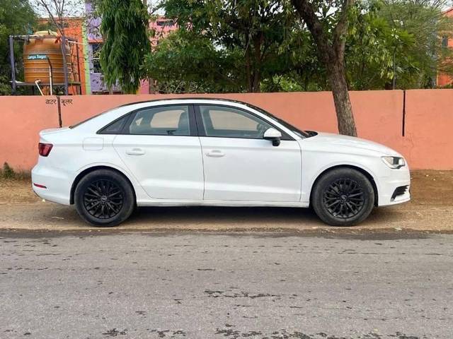 https://images10.gaadi.com/usedcar_image/4527092/original/processed_processed_a9dd2344-dabd-4fcf-9496-f6ca1807c290.jpg?imwidth=6401
