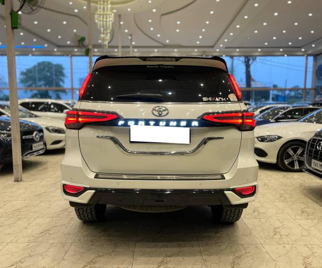 https://images10.gaadi.com/usedcar_image/4527093/original/processed_0ecd19750eadf8d6eda4285a502b59d6.jpg?imwidth=6402