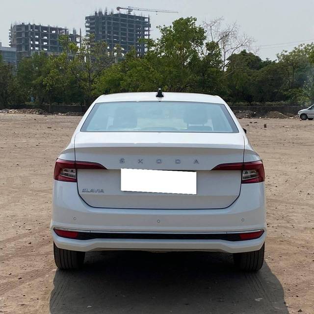 https://images10.gaadi.com/usedcar_image/4527096/original/processed_6d4339ff3fe5c230268460db47802063.jpg?imwidth=6402