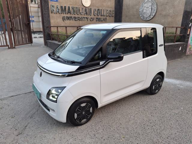 https://images10.gaadi.com/usedcar_image/4527108/original/d9ff4cfbcbae57e92017362ad94222f8.jpg?imwidth=6400