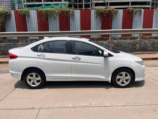 https://images10.gaadi.com/usedcar_image/4527110/original/0b5c164a68b77bca7a66023e406e05f1.jpg?imwidth=6401