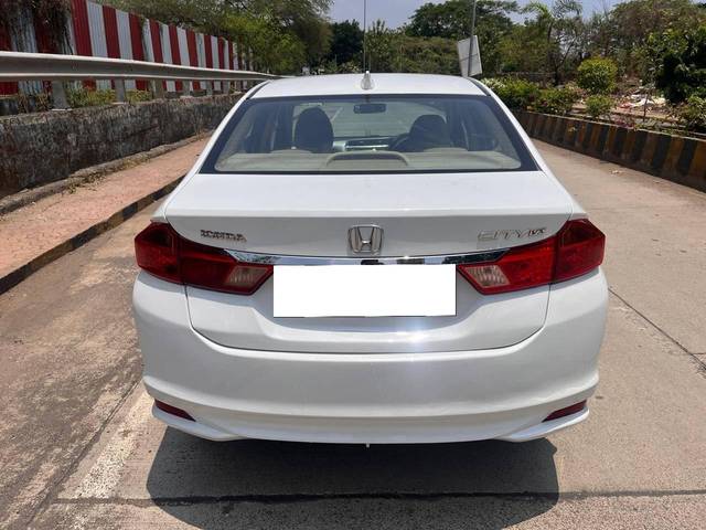 https://images10.gaadi.com/usedcar_image/4527110/original/processed_25104074ff11926fa912d1c95d35d0be.jpg?imwidth=6402