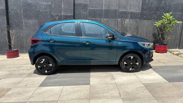 https://images10.gaadi.com/usedcar_image/4527118/original/processed_6ee3507e71860f12c3bc79720cd351fc.jpg?imwidth=6401