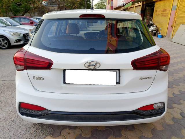 https://images10.gaadi.com/usedcar_image/4527119/original/processed_7a46eea6e6746f8991d02e6e0092d1a9.jpg?imwidth=6401