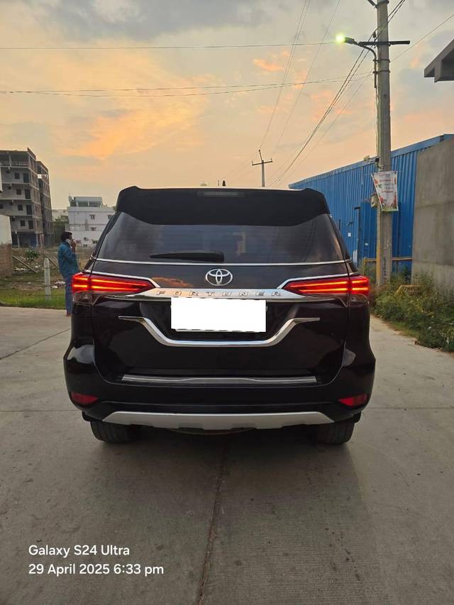 https://images10.gaadi.com/usedcar_image/4527126/original/processed_733112302740b5dec9f9ccd784e7c504.jpg?imwidth=6402