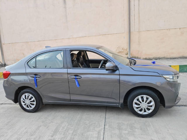 https://images10.gaadi.com/usedcar_image/4527159/original/691a2c5da6d4abf3cd4c72b8b1e9874e.png?imwidth=6401