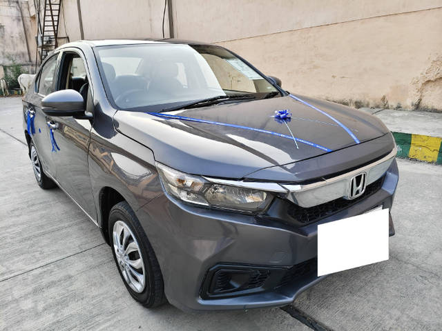 https://images10.gaadi.com/usedcar_image/4527159/original/a325c8253d1bcb6454503638eed02cd7.png?imwidth=6400