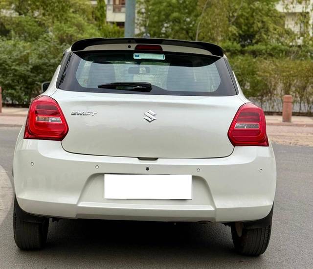 https://images10.gaadi.com/usedcar_image/4527163/original/processed_6cac9d3e5bc293591fa9d4236a29431a.jpg?imwidth=6401