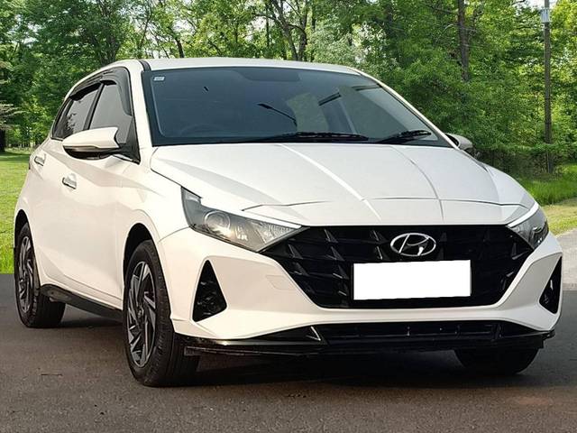 https://images10.gaadi.com/usedcar_image/4527167/original/processed_2ed5b75761ae3676bb3b943b31538a51.jpg?imwidth=6400