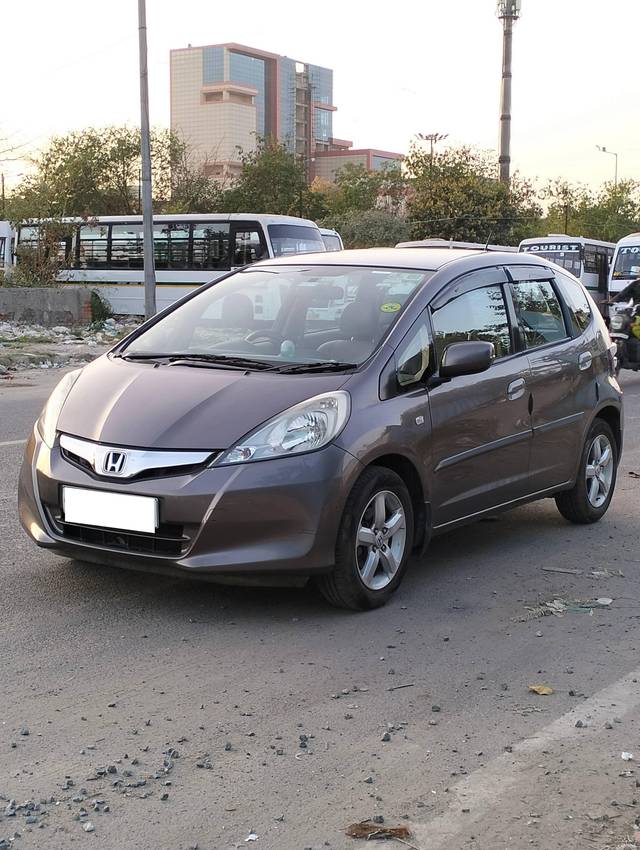 https://images10.gaadi.com/usedcar_image/4527172/original/processed_09710a1b04e07dc8078bae479b60cc37.jpg?imwidth=6402