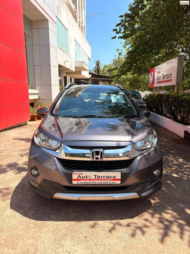 https://images10.gaadi.com/usedcar_image/4527176/original/a3a340271a7e11ec1d1227adb55051fb.jpg?imwidth=6400