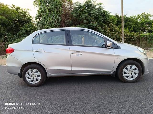 https://images10.gaadi.com/usedcar_image/4527184/original/processed_56cebd495263d6ee60f9a1f8f4c2503a.jpg?imwidth=6401
