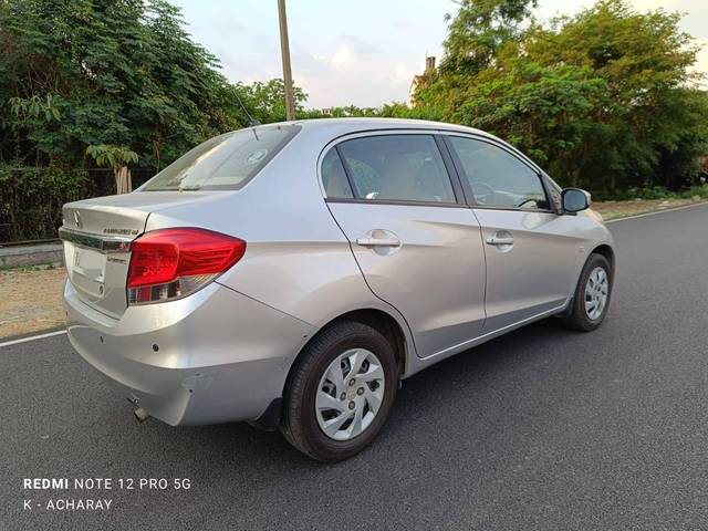 https://images10.gaadi.com/usedcar_image/4527184/original/processed_ba887383c26d68f4b3d14a494c764030.jpg?imwidth=6402