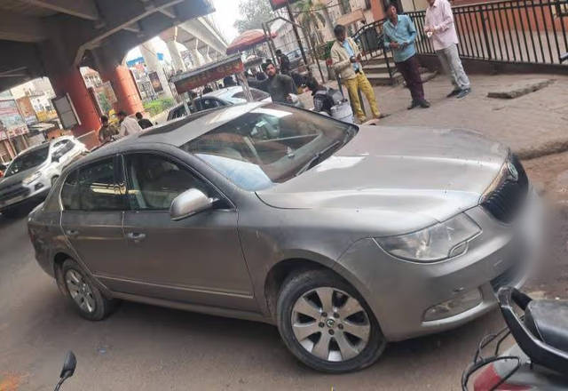 https://images10.gaadi.com/usedcar_image/4527194/original/aad18c68-2c45-45b3-b21a-68749da0af9a.?imwidth=6402