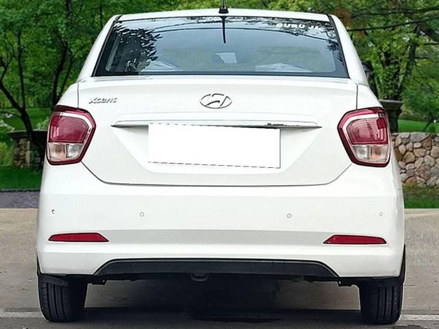 https://images10.gaadi.com/usedcar_image/4527195/original/processed_5308d9bd-05b8-4269-ac35-bc4c94ba7c49.jpg?imwidth=6402