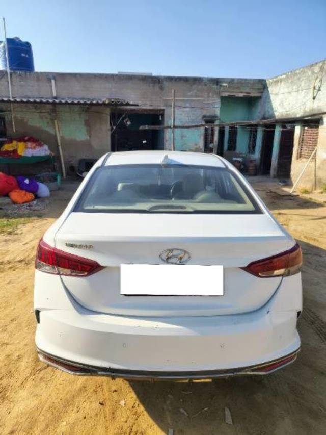 https://images10.gaadi.com/usedcar_image/4527196/original/processed_4ca55f8d-7b2c-48d8-ad4f-e7cbc51acf12.jpg?imwidth=6401
