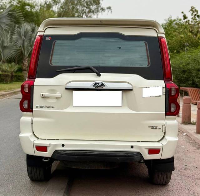 https://images10.gaadi.com/usedcar_image/4527199/original/processed_cd85605e810e2fe3d473cebf29b7318b.jpg?imwidth=6401