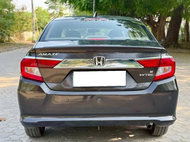 https://images10.gaadi.com/usedcar_image/4527208/original/processed_c5584df90ea228b6da5640a2fb97121c.jpg?imwidth=6402