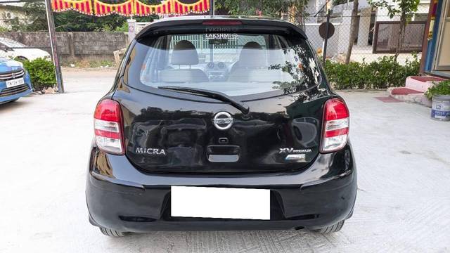 https://images10.gaadi.com/usedcar_image/4527211/original/processed_563d5094f77121c254a7dbca1783d53c.jpg?imwidth=6401