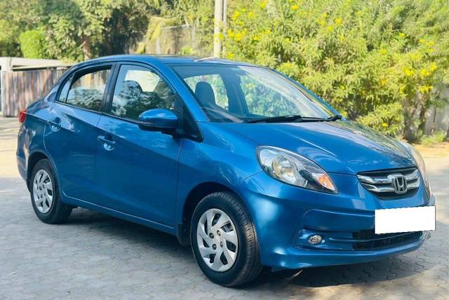 https://images10.gaadi.com/usedcar_image/4527213/original/processed_6ba2d446e5a516d1e53474c02f8b69dc.jpg?imwidth=6400