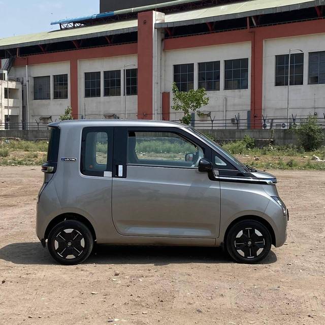 https://images10.gaadi.com/usedcar_image/4527217/original/processed_9ab3704a4229a150da994c88058c3d09.jpg?imwidth=6401