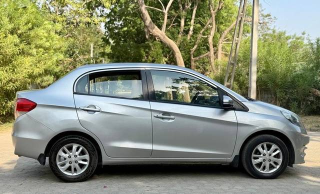 https://images10.gaadi.com/usedcar_image/4527220/original/af2fc452d9c83d69afe6c9b24e2378f8.jpg?imwidth=6401