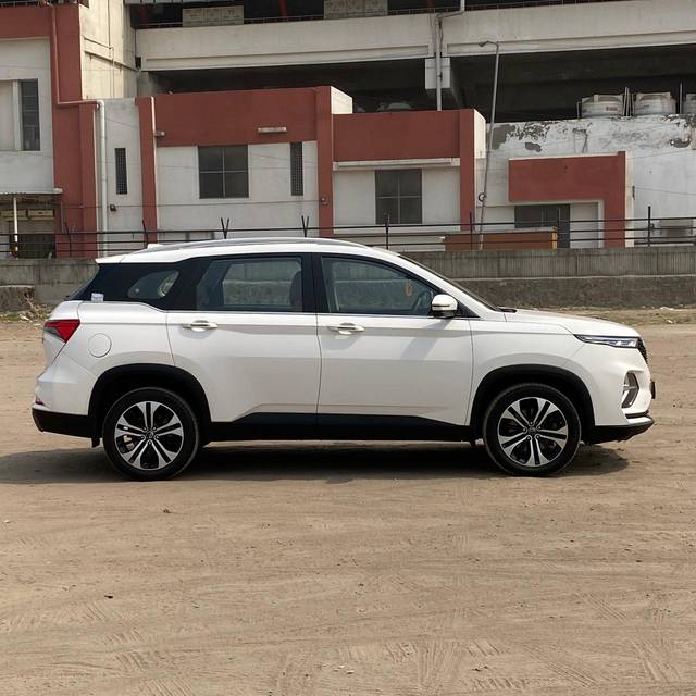 https://images10.gaadi.com/usedcar_image/4527221/original/9d570c55d262253b6043df9f0ffd9e74.jpg?imwidth=6401