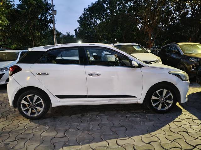 https://images10.gaadi.com/usedcar_image/4527229/original/0018f3380aa4602d6b72f7d7ff9e4338.jpg?imwidth=6401
