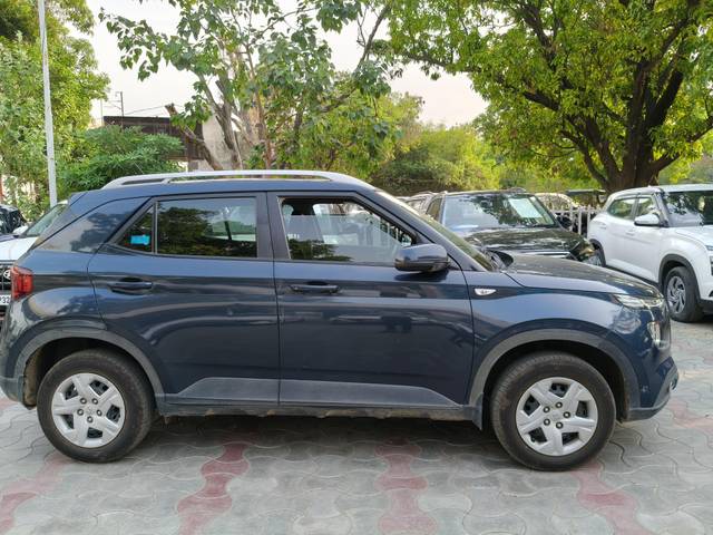 https://images10.gaadi.com/usedcar_image/4527233/original/processed_94b77fa0151ff661960f0ee0c8e7ed1b.jpg?imwidth=6401