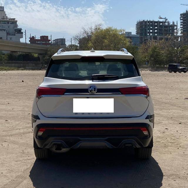 https://images10.gaadi.com/usedcar_image/4527235/original/processed_c51624b58ebd246a02ec53cf9bf5bf2f.jpg?imwidth=6402