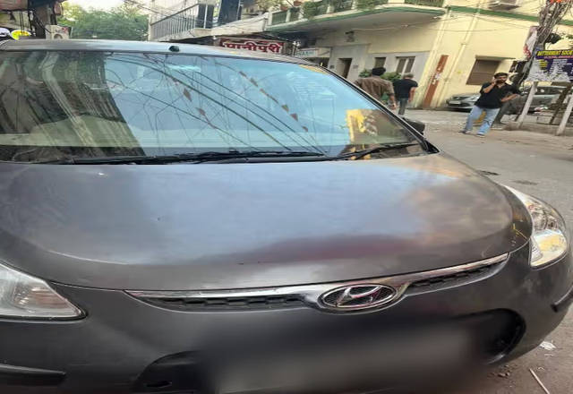 https://images10.gaadi.com/usedcar_image/4527243/original/570ccc88-13d9-4b47-b708-8128501aed90.?imwidth=6402