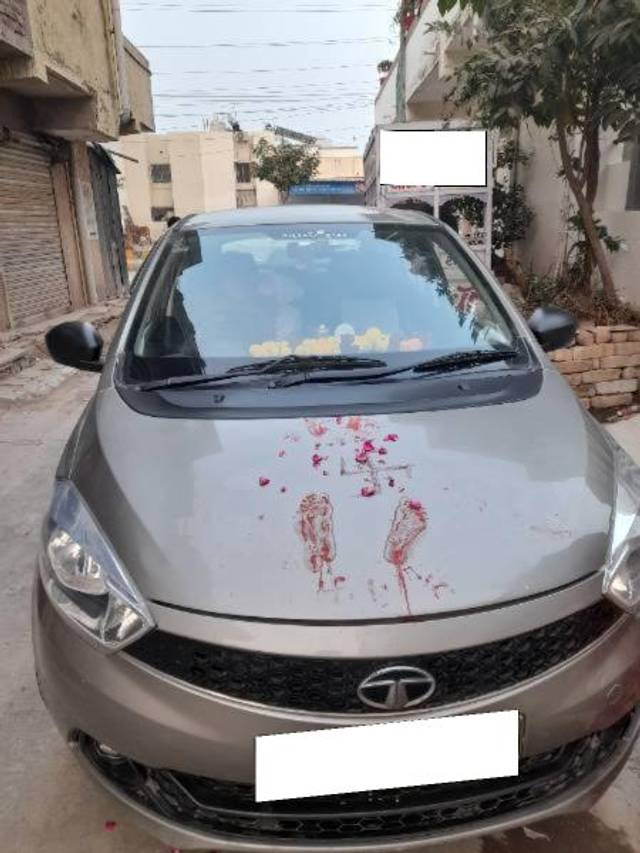 https://images10.gaadi.com/usedcar_image/4527262/original/processed_dddbec80-d3b9-4666-9e1a-ff2859b4525d.jpg?imwidth=6400