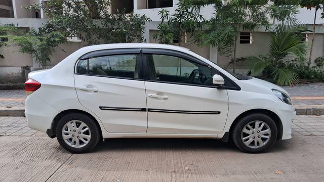 https://images10.gaadi.com/usedcar_image/4527263/original/c06c99a06c84b9c2d02934a943bd5838.jpg?imwidth=6401