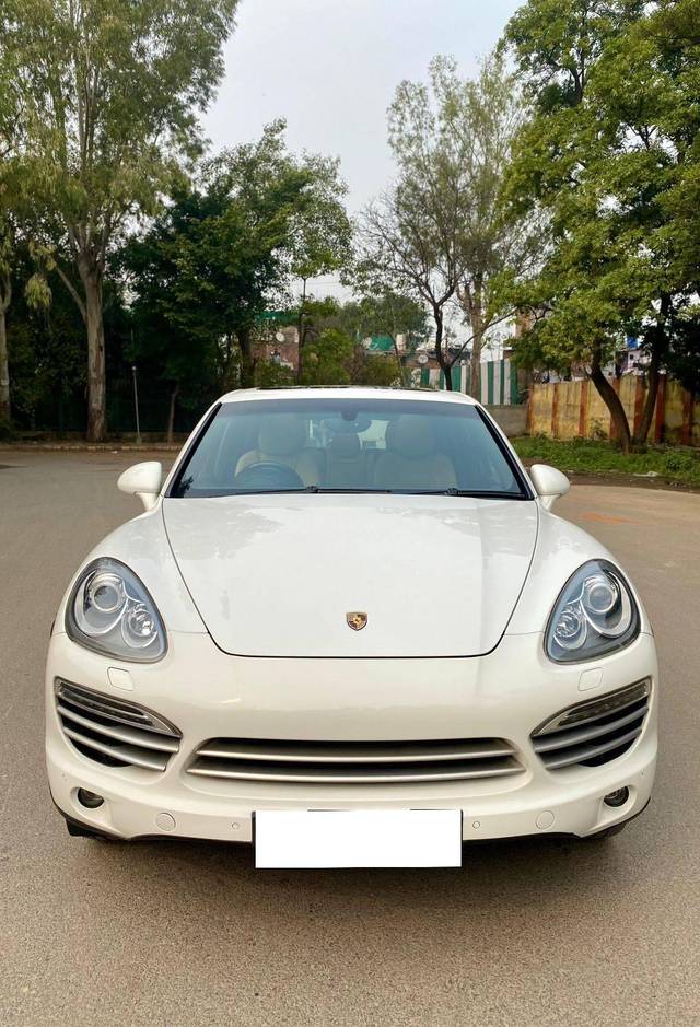 https://images10.gaadi.com/usedcar_image/4527272/original/processed_56d03bbe7a0d01b6e338bdc34f5a4057.jpg?imwidth=6400