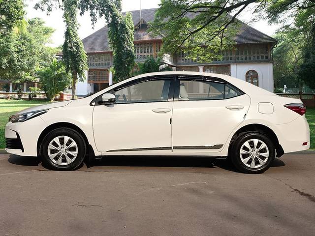 https://images10.gaadi.com/usedcar_image/4527277/original/e6b2677f8a065046fe49b74777405a32.jpg?imwidth=6402