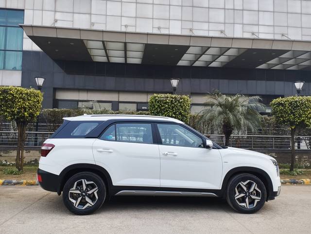 https://images10.gaadi.com/usedcar_image/4527279/original/f1e2c722bed3dacbcee989fd68bc5eaf.jpg?imwidth=6401