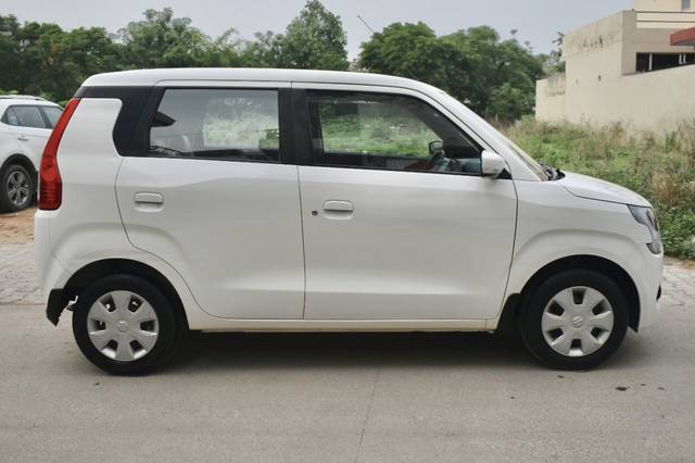 https://images10.gaadi.com/usedcar_image/4527282/original/270b075c52d26768f4b80a41cb7e2625.jpg?imwidth=6401