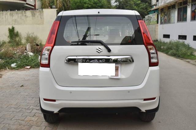https://images10.gaadi.com/usedcar_image/4527282/original/processed_5400ef0b3f2a5109ec9e816daefc759d.jpg?imwidth=6402