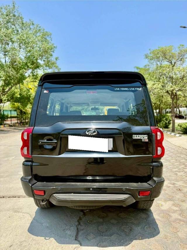 https://images10.gaadi.com/usedcar_image/4527284/original/processed_2b497429c1331b1e430fde2a3613584b.jpg?imwidth=6402