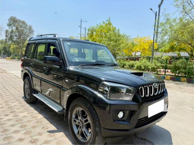 https://images10.gaadi.com/usedcar_image/4527284/original/processed_98148561165d873a574fd1d19f963174.jpg?imwidth=6400