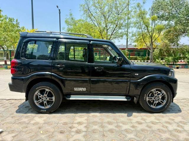 https://images10.gaadi.com/usedcar_image/4527284/original/processed_a8d1986aeb6918f93d746e8cc0c3c599.jpg?imwidth=6401